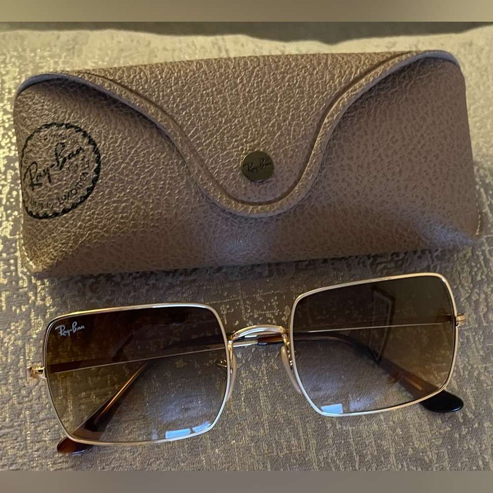 Brand New- 1971 Classic unisex Ray-Ban Gold Frame Sunglasses with Brown Lenses
